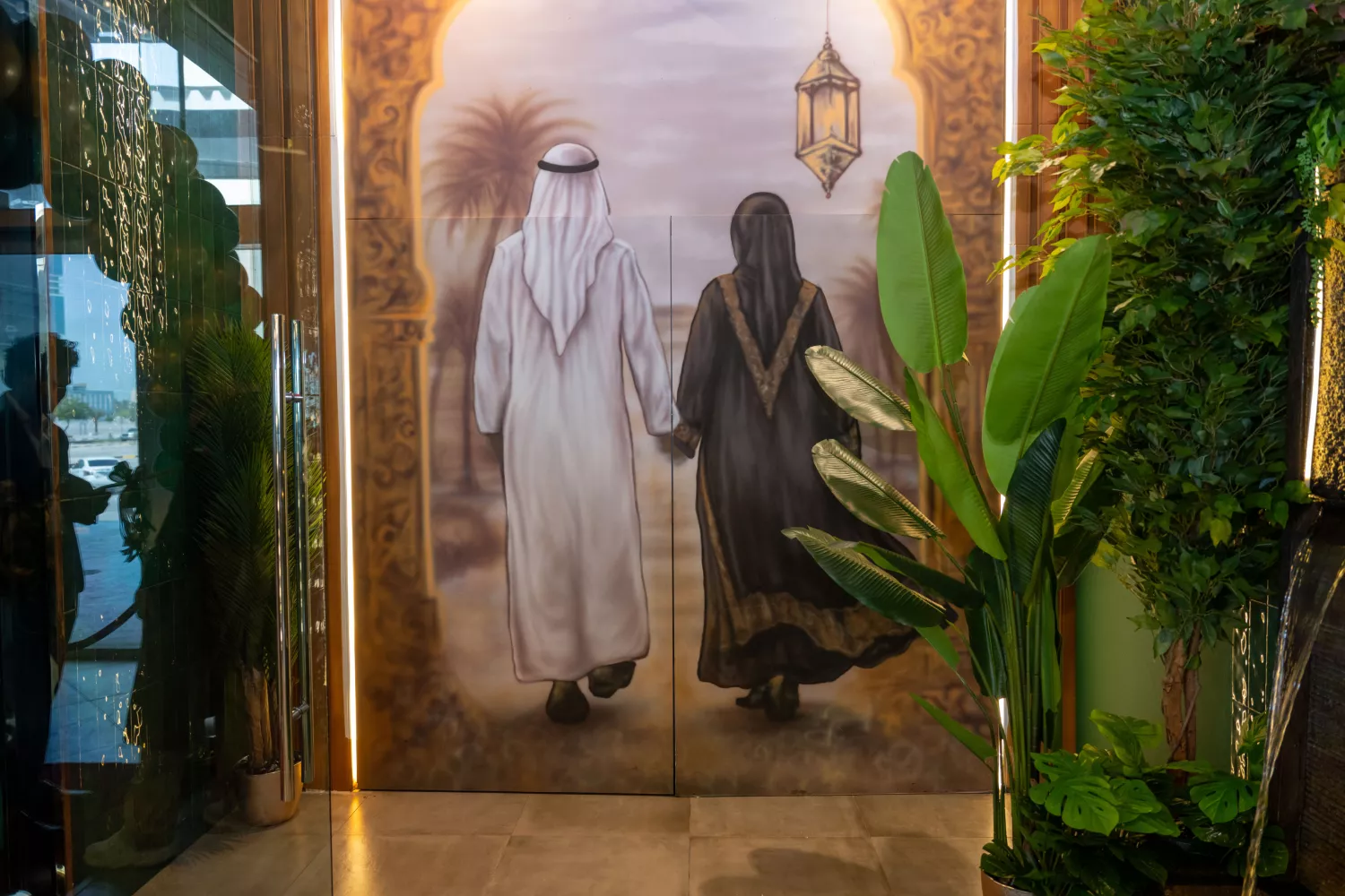 AIRA mural, couple and palm